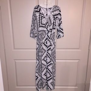 Express Black & White Maxi Dress. Size L/G. BNWT!