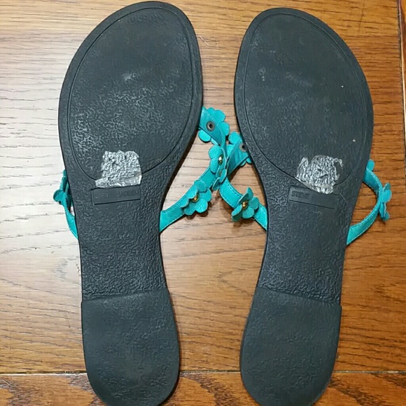 SOLD IN BUNDLE! Steve Madden Flats - Picture 2 of 2