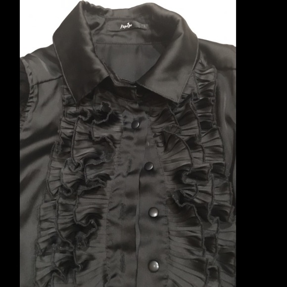 HOLIDAY SALE‼️ Polyester Ruffle Blouse Size Small