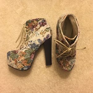 URBANOG tapestry platform booties