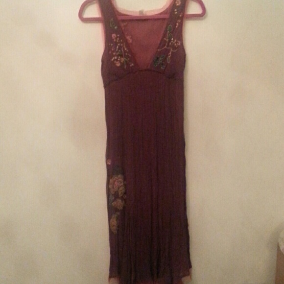 Burgundy dress with embroidery