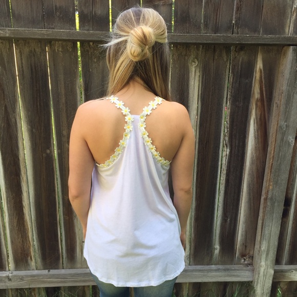 ❗️LAST ONE❗️Yellow Daisy Razorback Tank - Picture 2 of 3