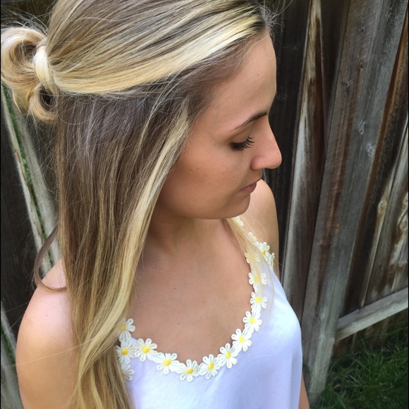 ❗️LAST ONE❗️Yellow Daisy Razorback Tank - Picture 3 of 3