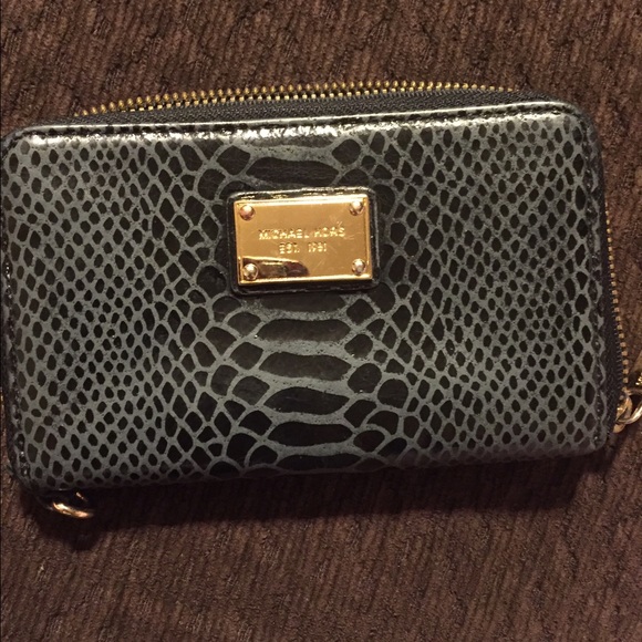 Black snakeskin Micheal Kors wallet