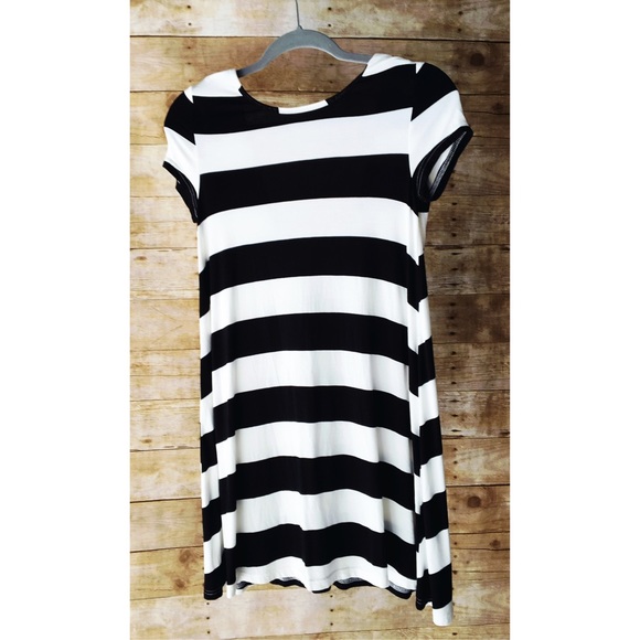 NWOT Comfy Striped Olivaceous Dress - Picture 4 of 4