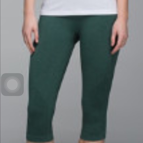 Lululemon in the flow crop II