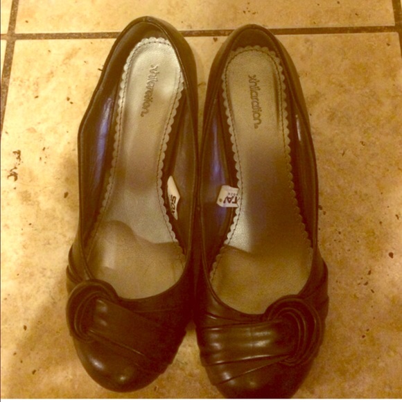 Black wedges