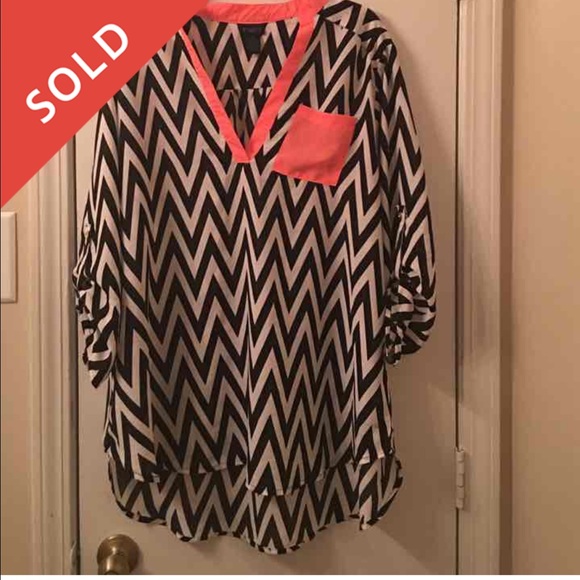 Rue+ chevron shirt SOLD ON Ⓜ️