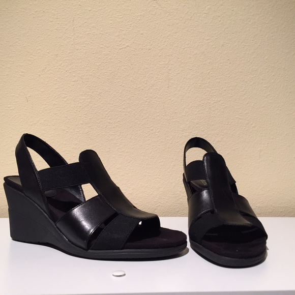 AEROSOLES Shoes - 🎉Price ⬇️ EUC Aerosoles "Bus Stop" Leather Wedges