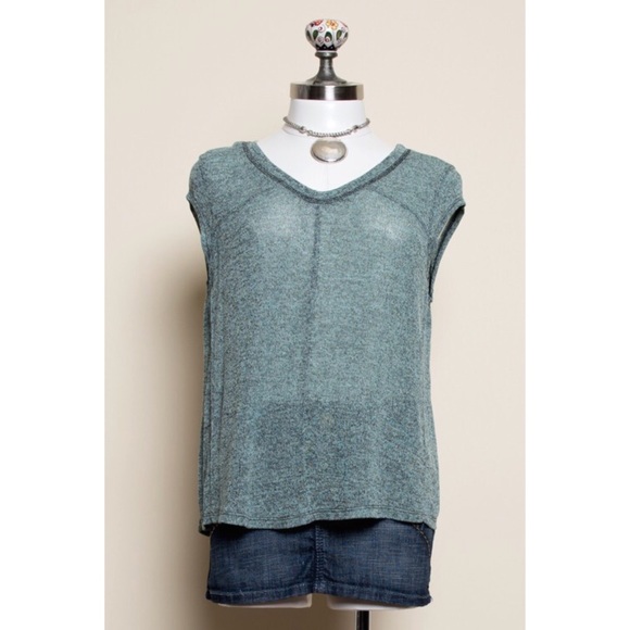 ✨ NEW ✨ Cap Sleeve Textured Knit Top