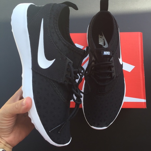 Nike women's authentic shoes Sz 8.5 NEW - Picture 2 of 4