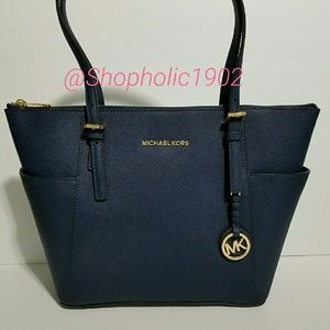 🌴Michael Kors Jet Set item EW TZ (Navy)🌴