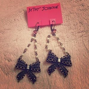 Betsy Johnson bow earrings