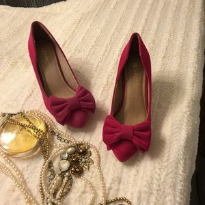 FINAL MARKDOWN Restricted hot pink bow pumps