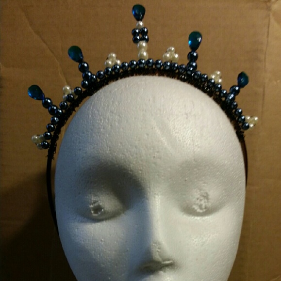 Primcess Tiara - Picture 1 of 2