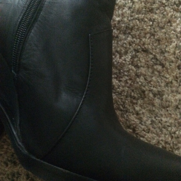 More pics - Jeffrey Campbell pointed toe boots - Picture 2 of 3