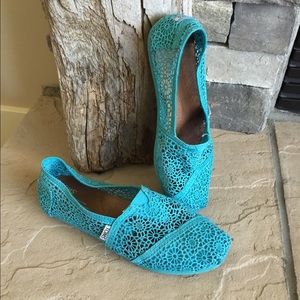 Toms aqua crochet flats