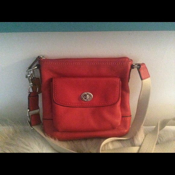 Coach red leather crossbody - Picture 2 of 4
