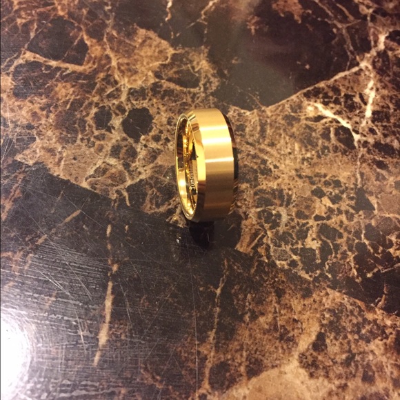 Tungsten ring in gold color - Picture 3 of 4