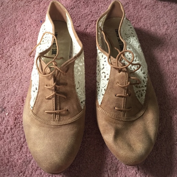 NEVER BEEN WORN Oxford lace shoe