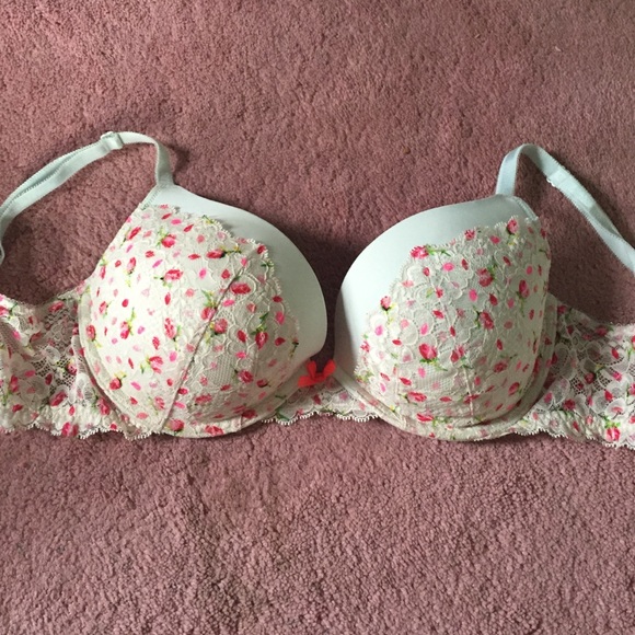 BEAUTIFUL Victoria secret bra!!!