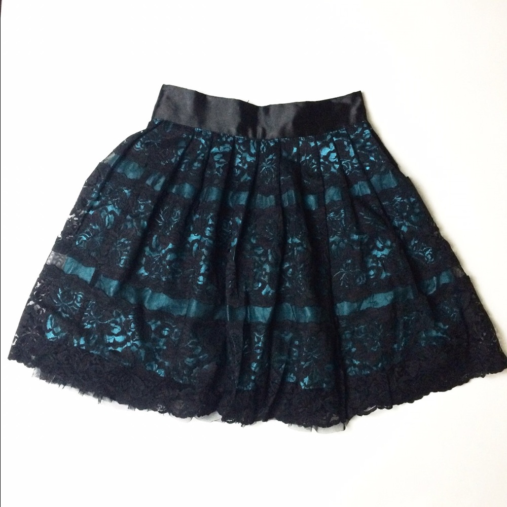 Beautiful lace skirt 🔵