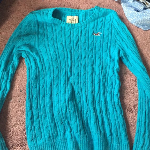 BLUE HOLLISTER SWEATER