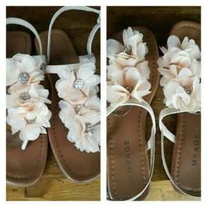Flat thing Sandals with rhinestone rosettes