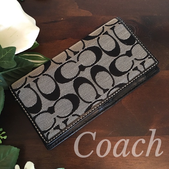 Coach Handbags - 🚨FIRM-NO OFFERS Coach Checkbook Cover