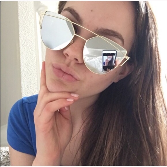 ✨SALE✨ Silver & Gold Reflective Winged Sunglasses - Picture 2 of 3