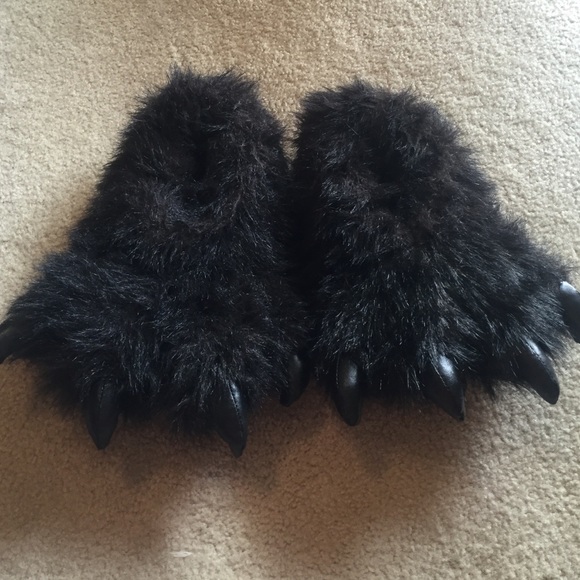 Shoes - Bear claw slippers