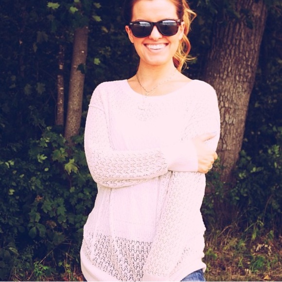 Lightweight knit pullover sweater