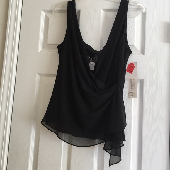 💥 reduced 💥NWT Lady black blouse