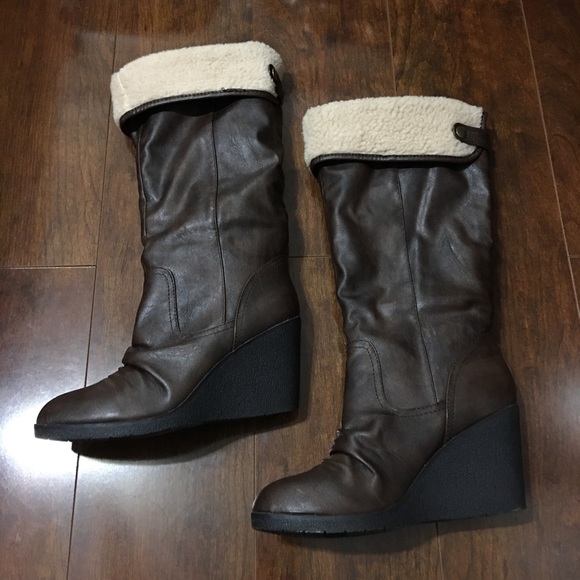 dark brown boots - Picture 2 of 4