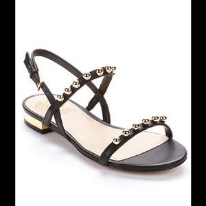 Shoe is too loose on my abnormally flat foot.