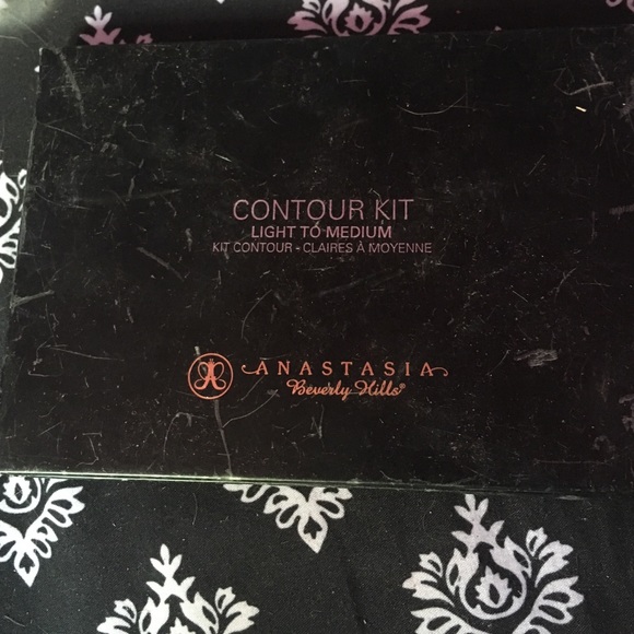 Anastasia Beverly Hills contour kit