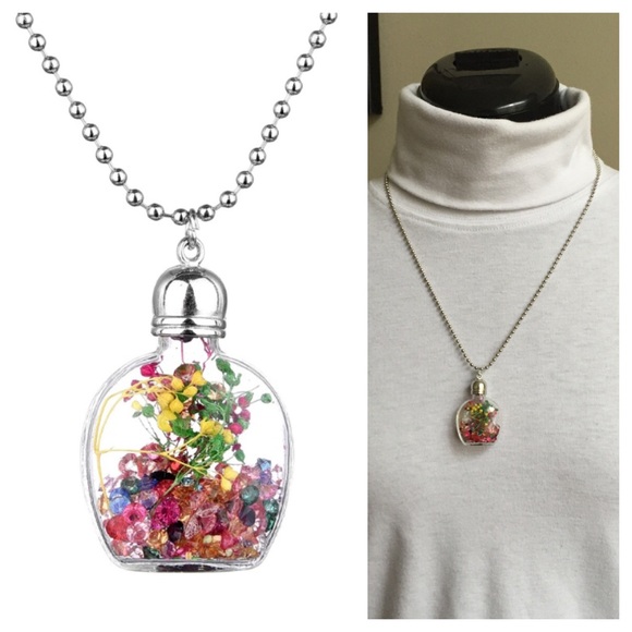 Glass pendant necklace