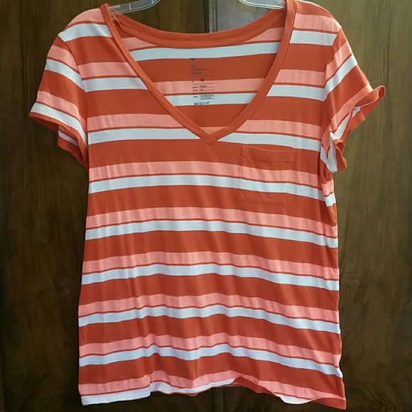 Gap essential v neck tee