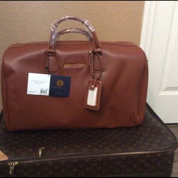 ❌ SOLD ❌ Duffle Bag - Picture 2 of 4