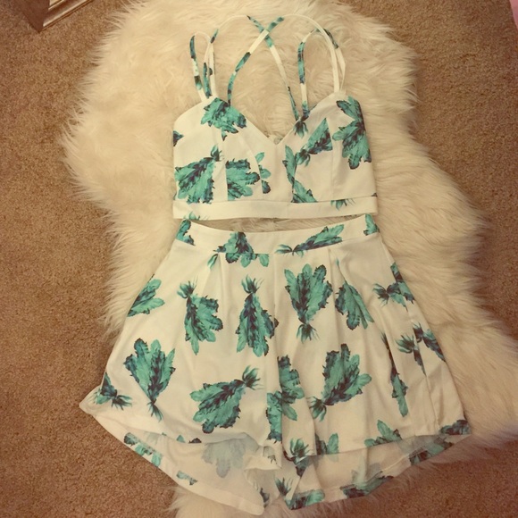 Two piece floral crop-top short set
