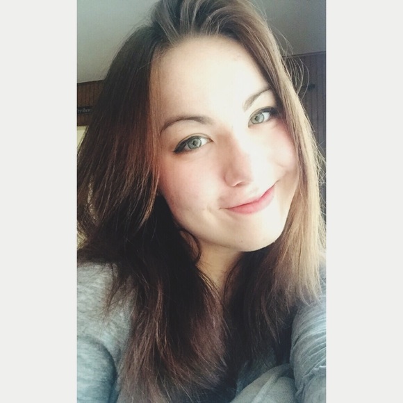 Meet your Posher, Carly - Picture 1 of 1