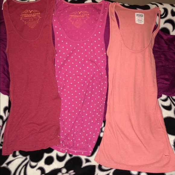 Free w/ purchase PINK & American Eagle Tanks • S/M