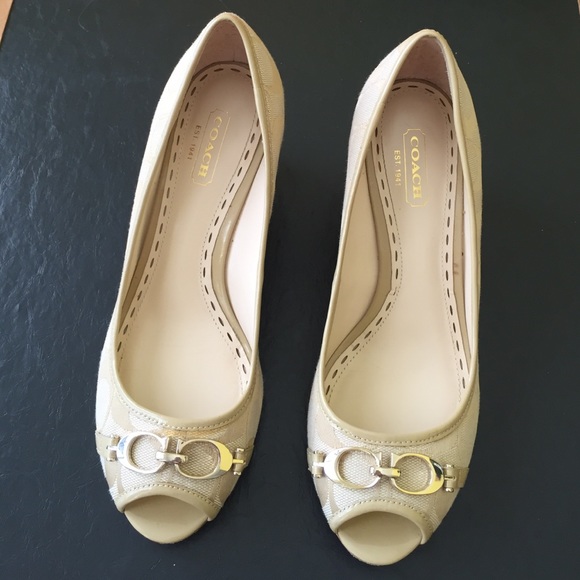 🎉JUST reduced 🎉Women's..Coach Shoe...