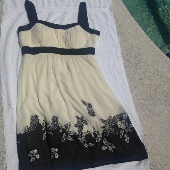 A black and white/cream colored dress🎀
