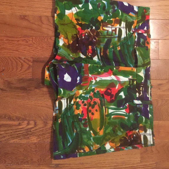 Marni abstract pattern, classic button tab shorts!