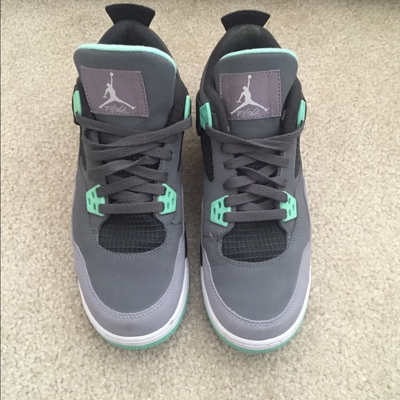 Jordan retro 4 green glow