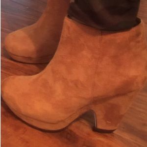🚫SOLD🚫Suede Ankle Booties(color rust)