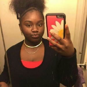 Meet your Posher, Linora