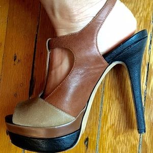 Jessica Simpson pumps