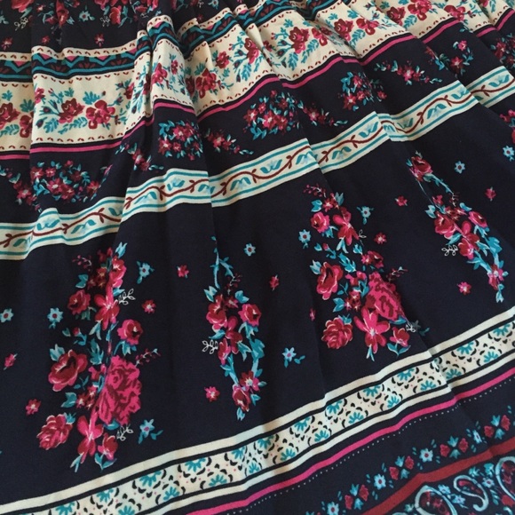 Forever 21 - Short Skirt - Picture 2 of 3